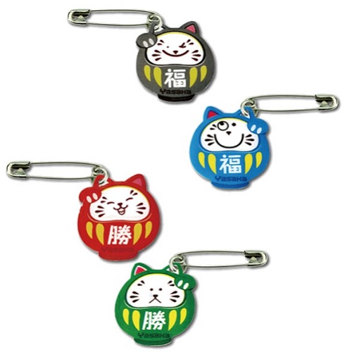 【だるまになってカムバック】ゼッケンピン猫だるま 